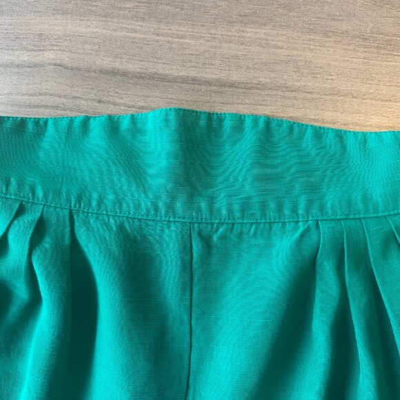 Sophisticated Emerald Green Notched Collar Crop Top & Matching Culottes - Picture 8 of 14
